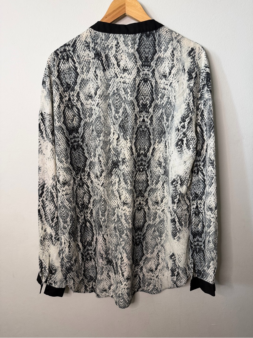 Suzy Shier Black and White Snake Print V-Neck Blouse - Picture 2 of 5